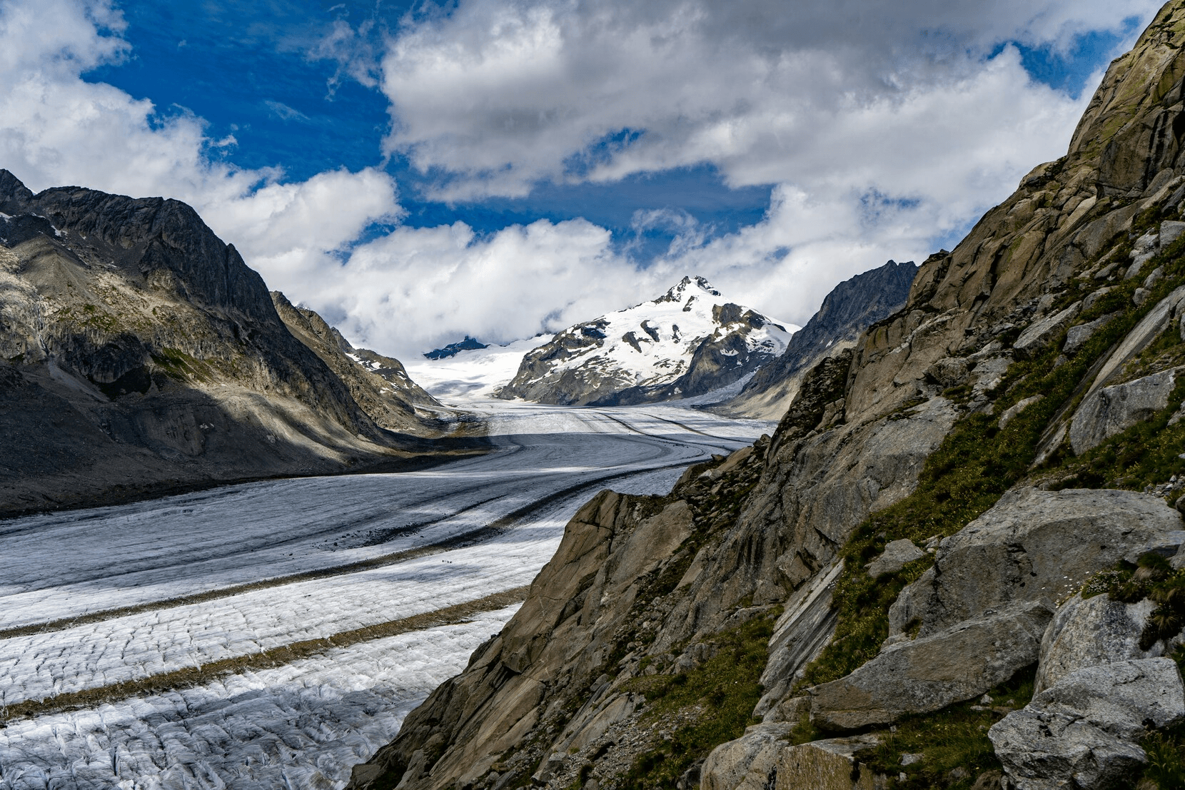 Snow Lake - Hisper La Trek